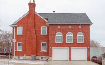 GRAY IS THE COLOR FOR A RED BRICK HOME👌